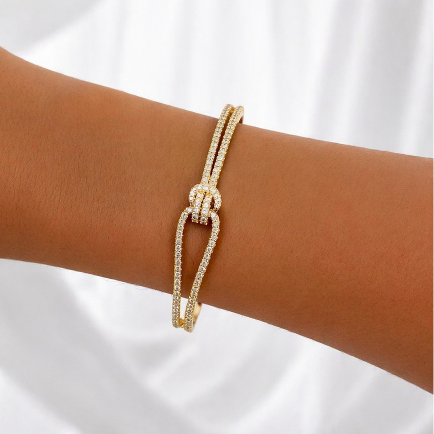 Armreif mit Knotendetail – 14K vergoldet mit Zirkonia