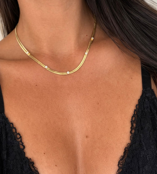Elegante Goldkette mit funkelnden Zirkoniasteinen