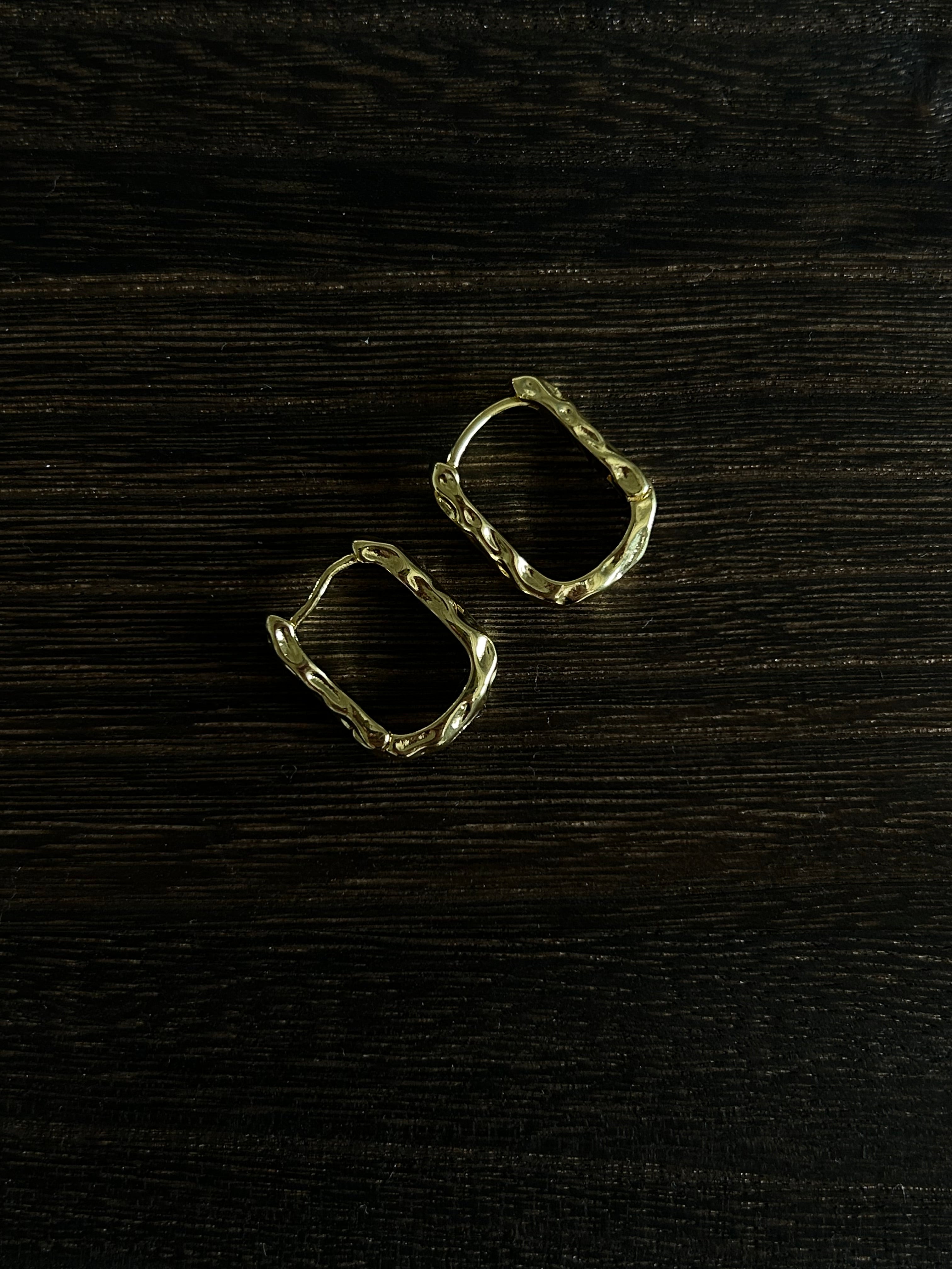 Sculpted Square Hoops – Gold