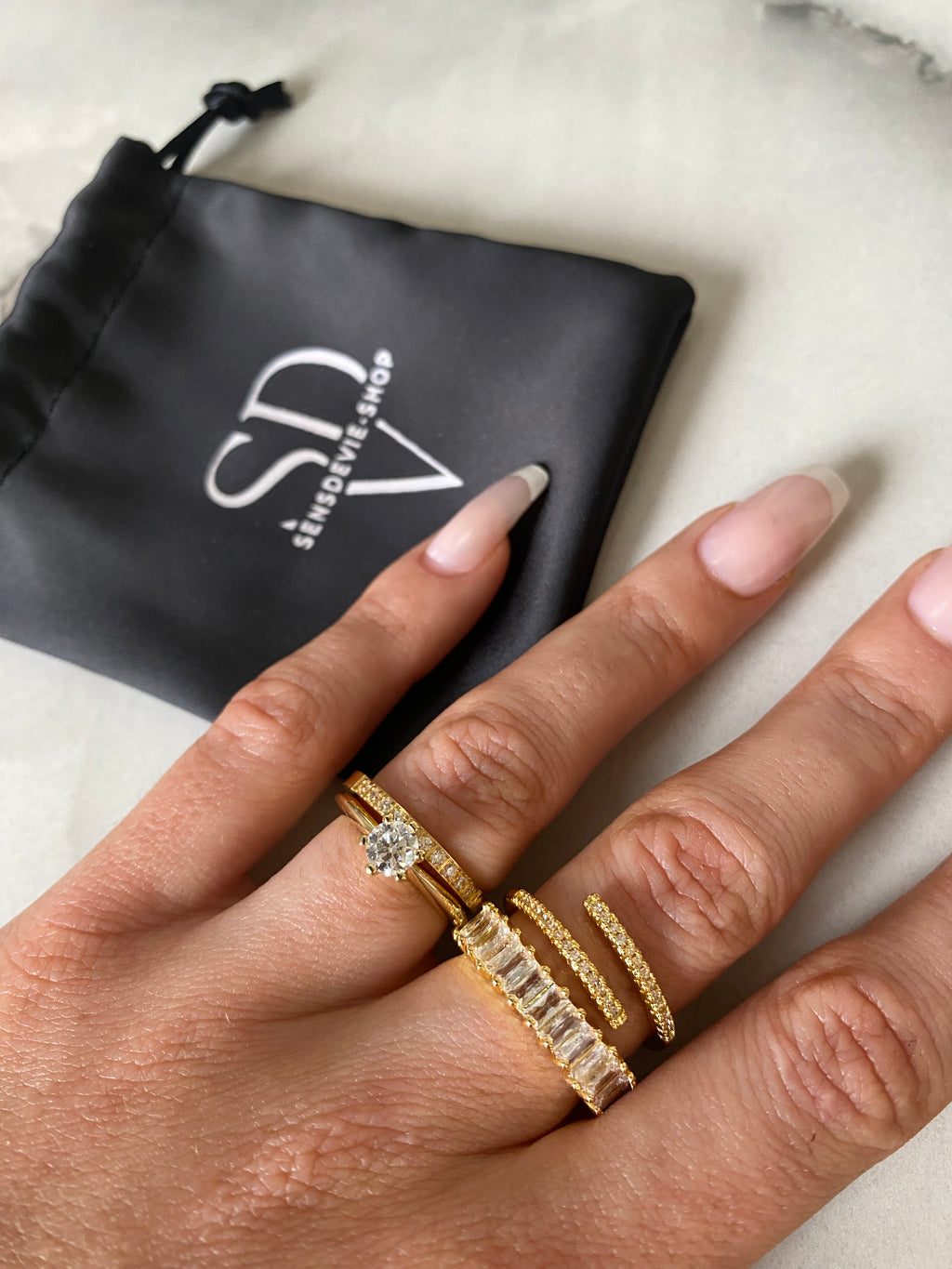 Eleganter Goldring mit Zirkoniabesatz